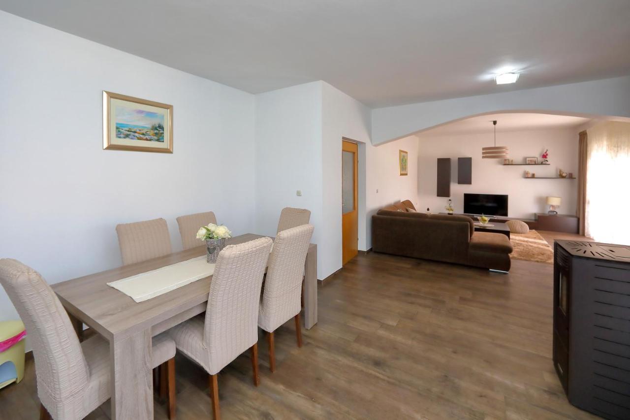 Apartments Adrian บาร์บินเย ภายนอก รูปภาพ