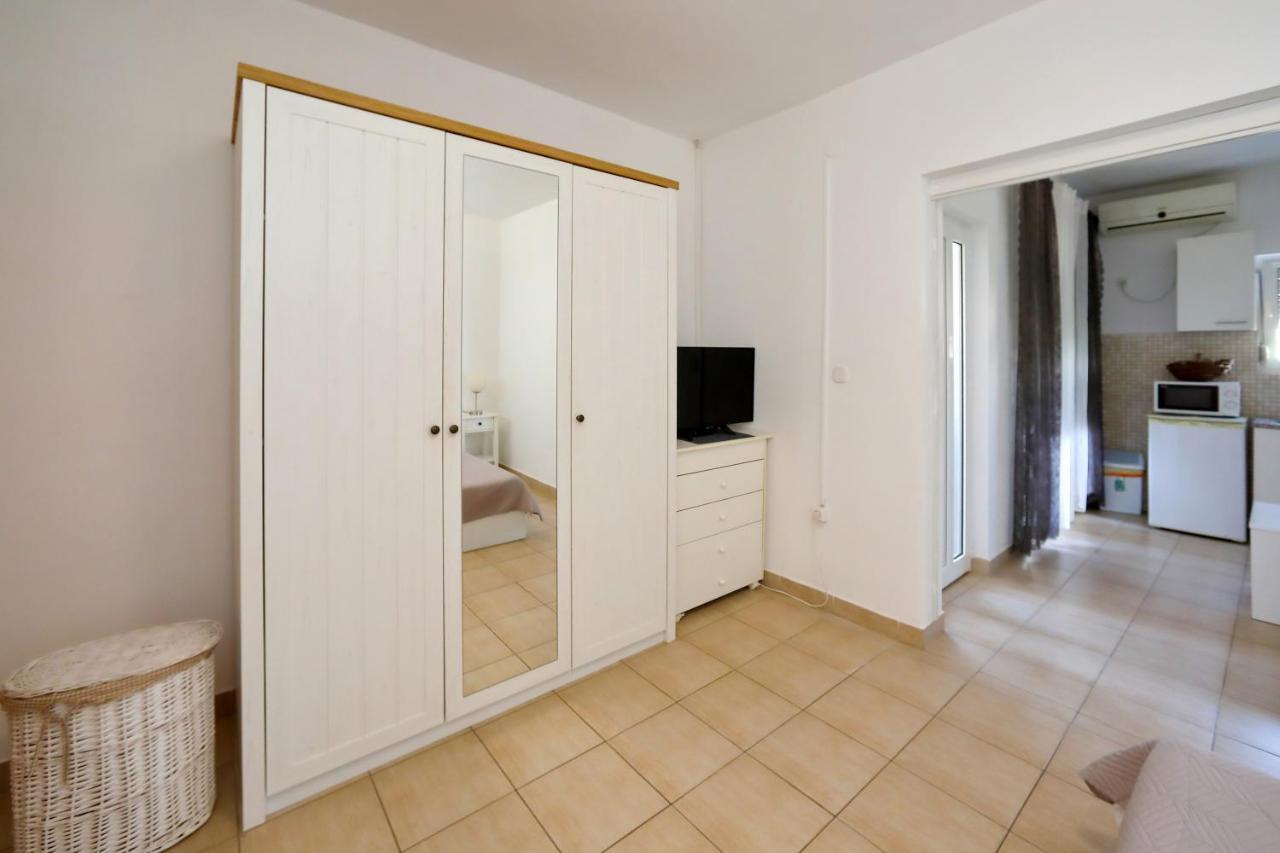 Apartments Adrian บาร์บินเย ภายนอก รูปภาพ