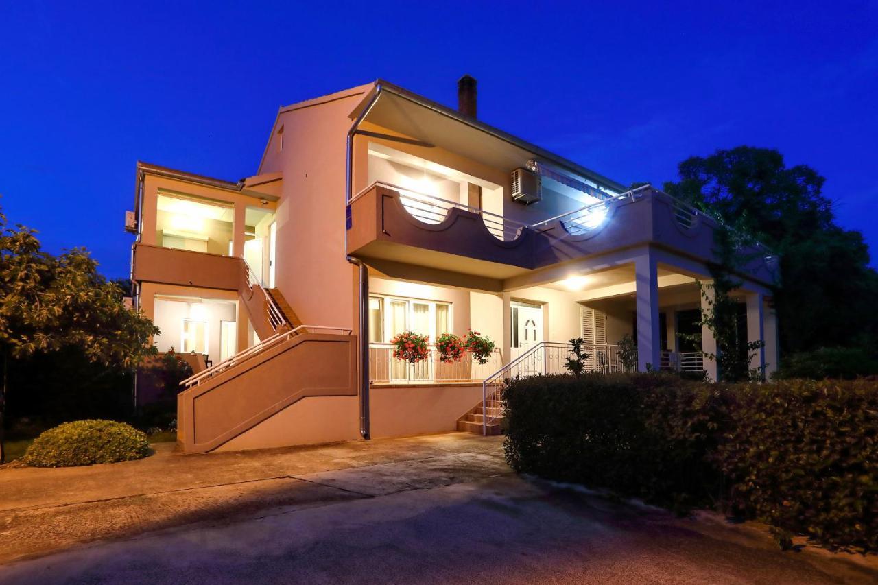 Apartments Adrian บาร์บินเย ภายนอก รูปภาพ