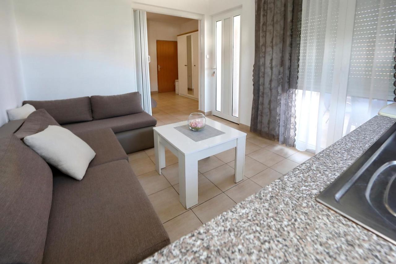 Apartments Adrian บาร์บินเย ภายนอก รูปภาพ