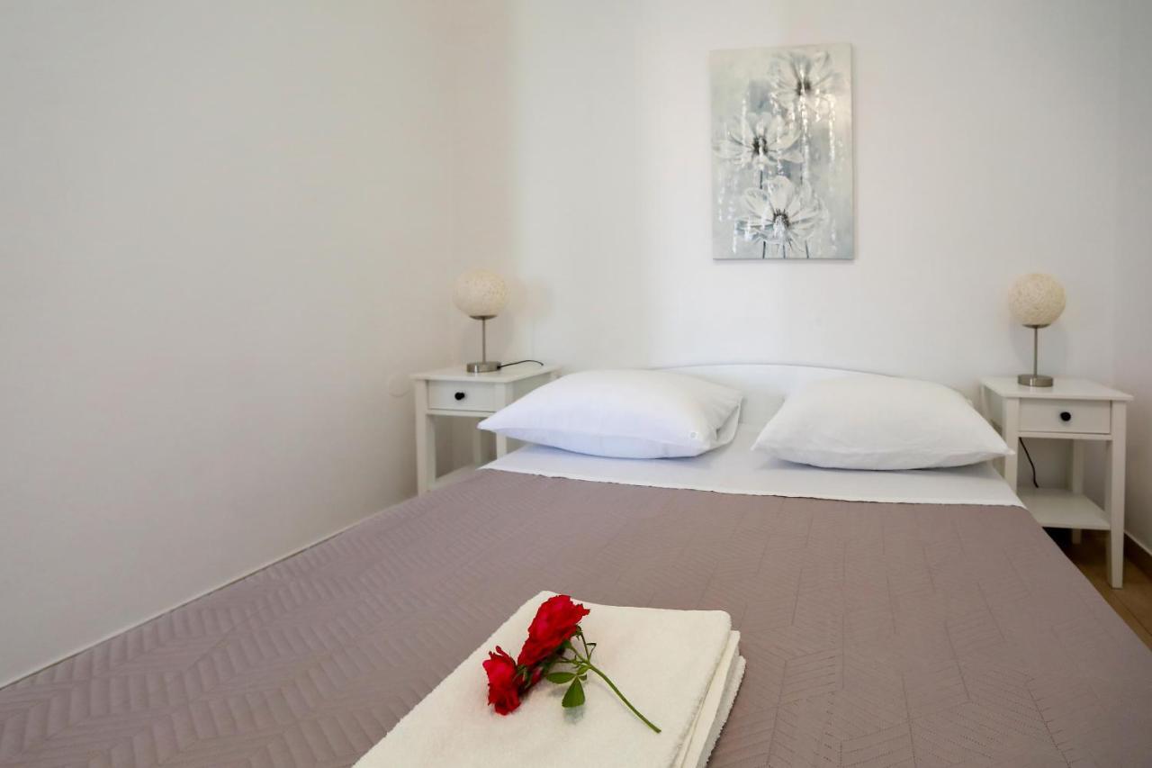 Apartments Adrian บาร์บินเย ภายนอก รูปภาพ